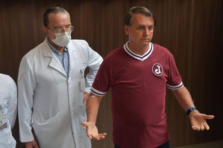 Bolsonaro nega uso político de internação e diz ser maldoso falar que ele teve férias