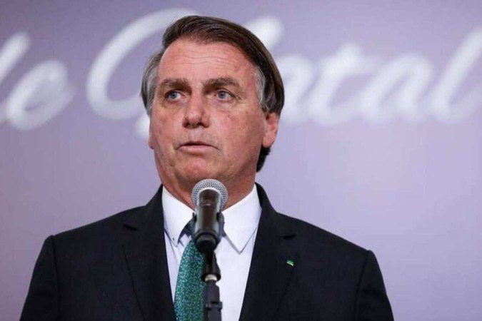 Bolsonaro é internado com obstrução intestinal, sem previsão de alta; Planalto diz que ele passa bem