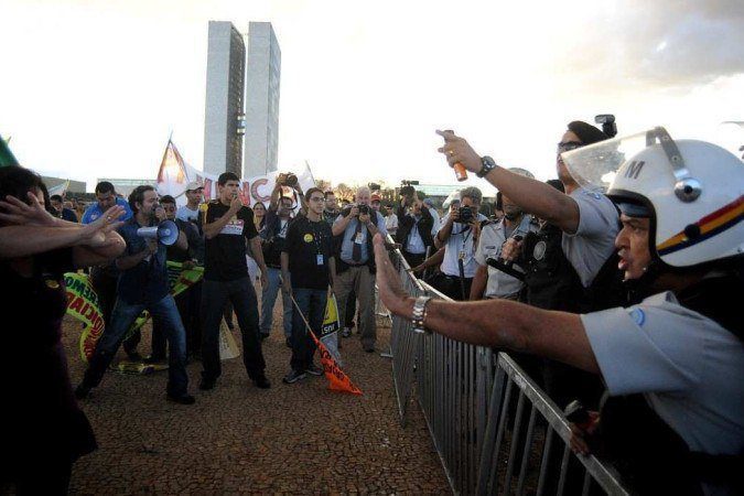 Servidores realizam nesta terça a primeira manifestação por reajuste salarial