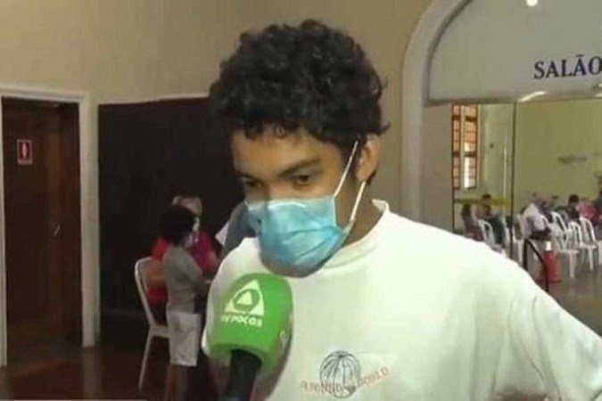Criança incentiva vacinação em Minas: ‘Não acredita nesse Bolsonaro, não’