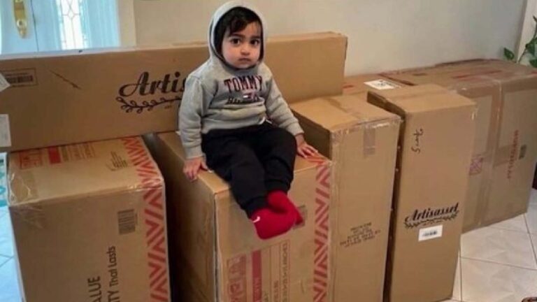 Bebê pega celular dos pais e compra cerca de R$ 10 mil em móveis nos EUA