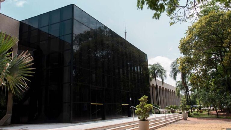 TCE-MS autoriza realização de concurso em quatro cargos; confira