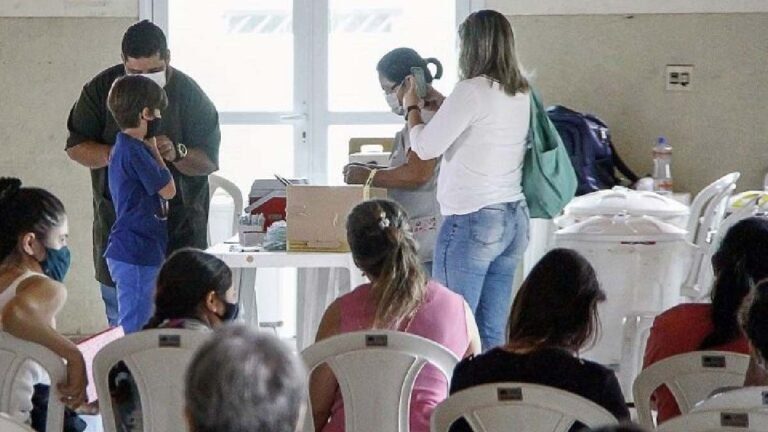 SES inicia distribuição de vacinas da Pfizer pediátrica e Coronavac aos municípios