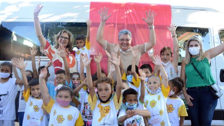 Emenda de Evander possibilita compra de Van para atendimento de crianças na CRIPAM