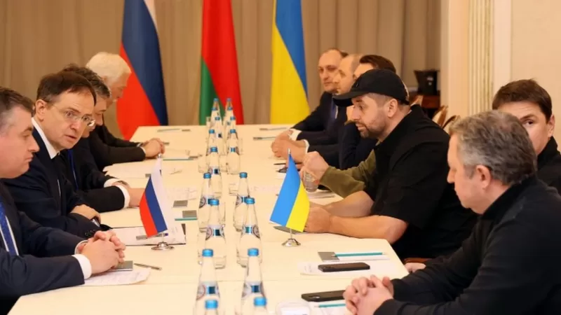 Você está visualizando atualmente Ucrânia pede cessar-fogo em negociação com a Rússia