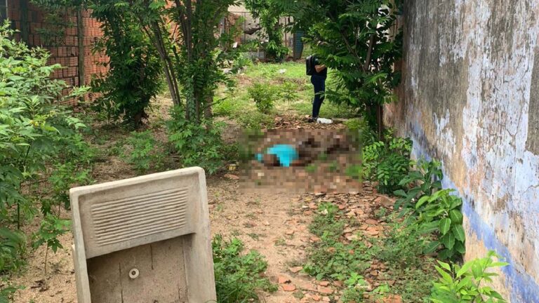 Mulher é presa suspeita de matar marido a facadas dentro de casa em Ladário