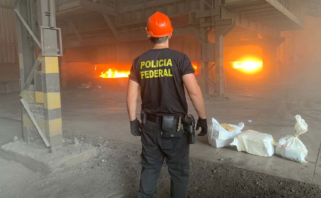 Você está visualizando atualmente PF realiza incineração de mais de uma tonelada de cocaína em Corumbá