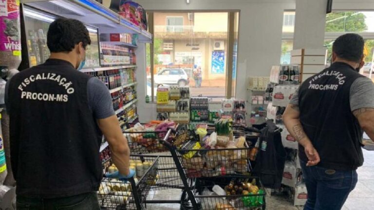 Após denúncia, Procon/MS descarta 347 itens vencidos em supermercado na Capital