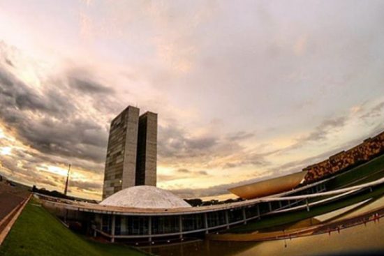 Congresso derruba veto de Bolsonaro e amplia validade de concursos