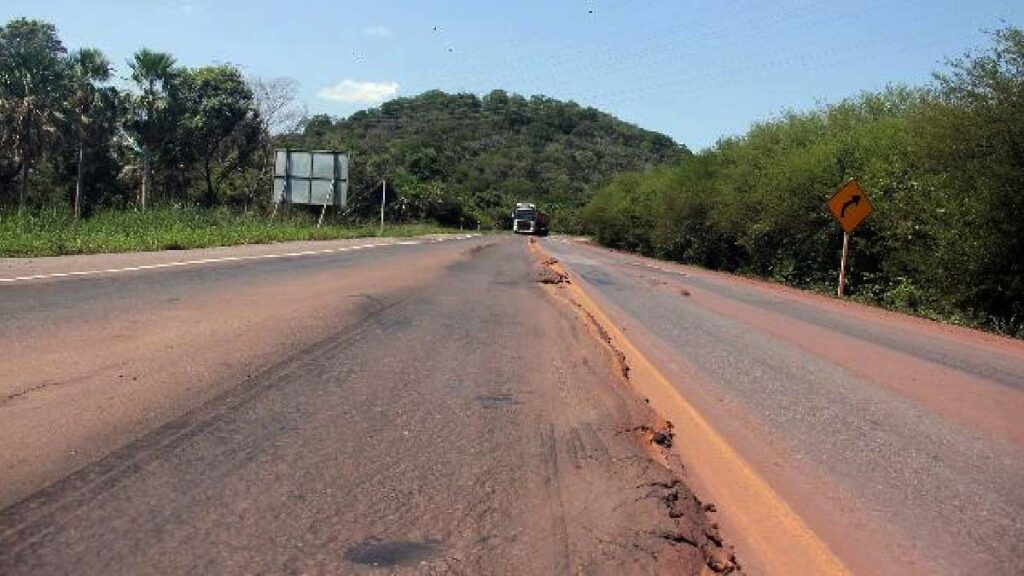 Excesso de peso faz da BR-262 uma rodovia de alto risco 2 asfalto br 262