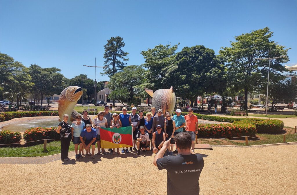 bonito turistas na praca da liberdade silvio de andrade