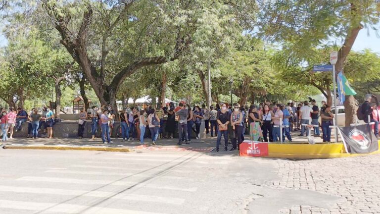 Em Corumbá mobilização de profissionais da Educação paralisam atividades em 15 escolas