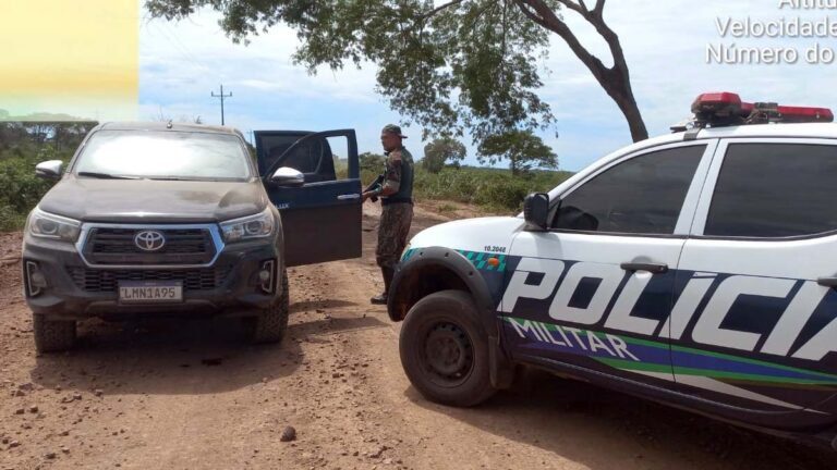 Após trocar tiros com a PM criminoso abandona veículo e foge por mata na Estrada Parque