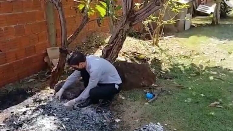 Filho mata pai a facadas e queima corpo em fogueira em cidade de MS