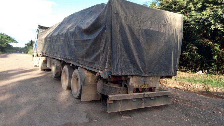 Carreta com 27 toneladas de fertilizantes é apreendida pela Receita e PM em Corumbá