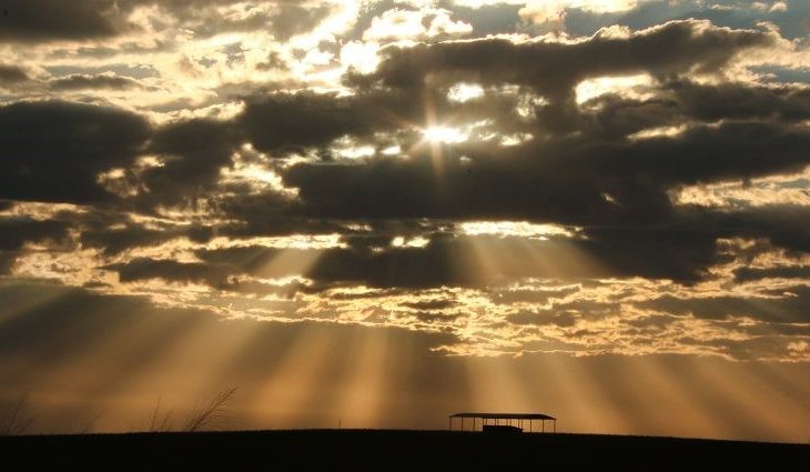 Última quinta-feira de abril será quente e de muito sol com períodos nublados