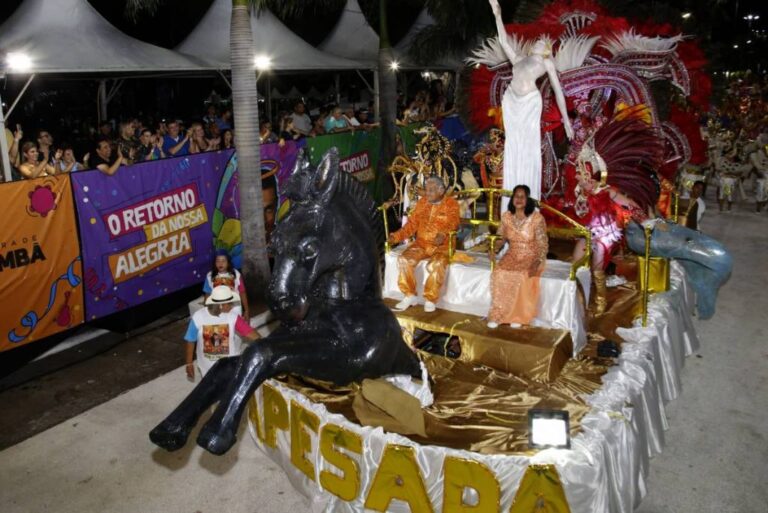 A Pesada leva para avenida histórias de amor que atravessaram gerações