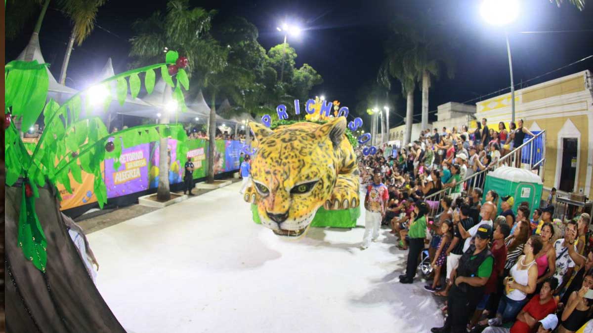 Você está visualizando atualmente Caprichosos de Corumbá abre desfile das escolas de samba exaltando o amor