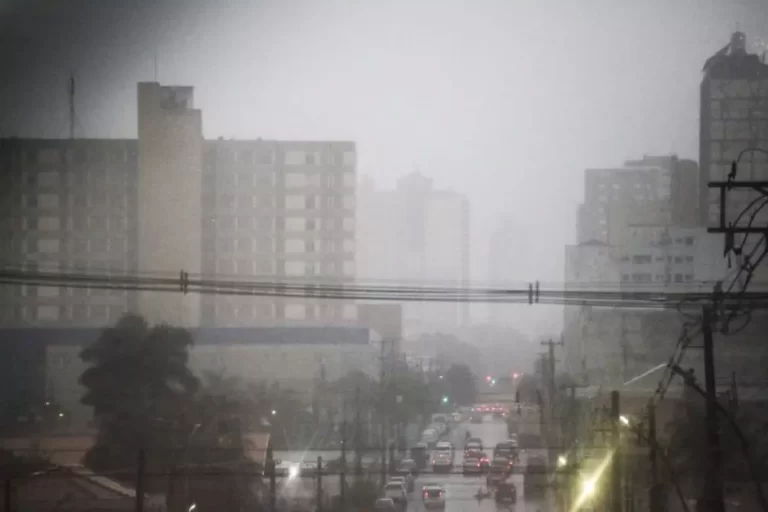 Inmet renova alerta para temporal forte em todo o MS antes de frio de 11ºC