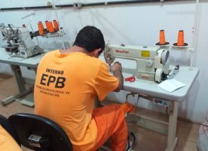 Costura sob medida leva chance de trabalho digno a homens e mulheres em presídios de MS 3 curso de costura bataguassu 300x218 1