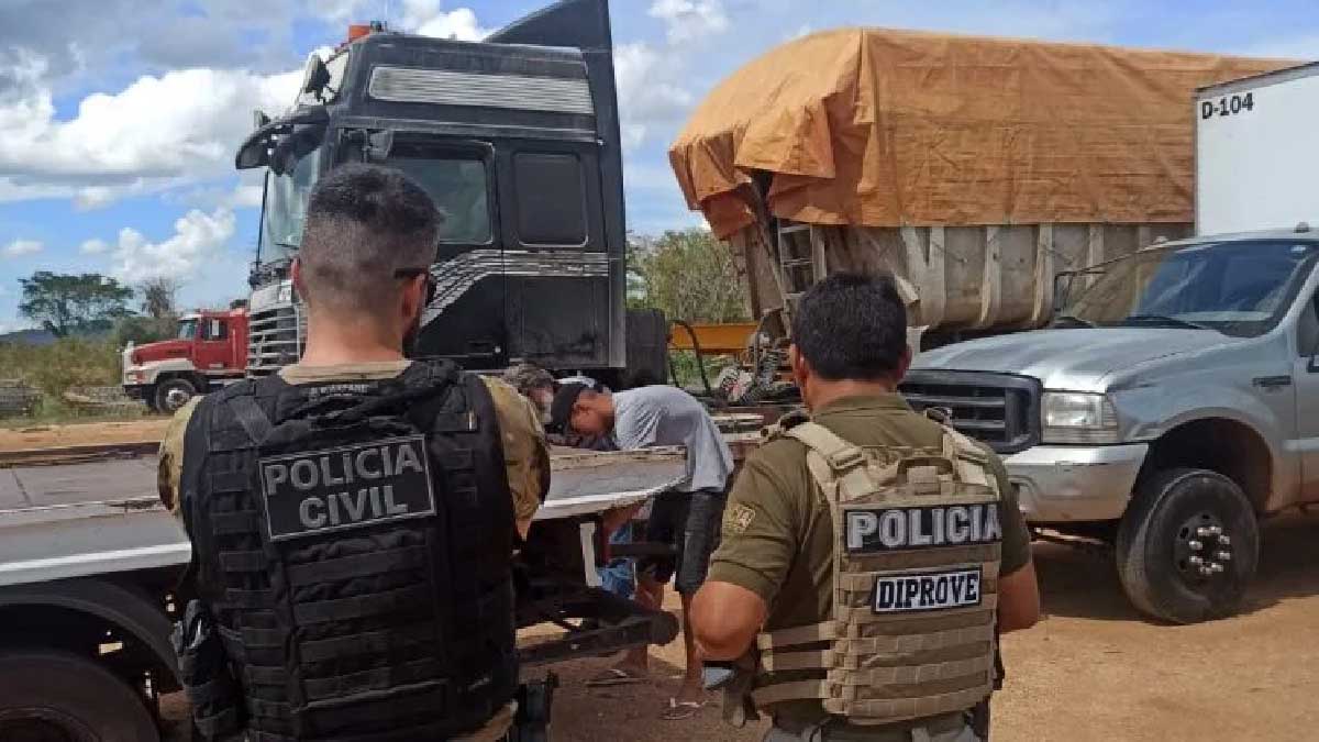 Você está visualizando atualmente Caminhonete e motocicleta furtada são recuperadas na Bolívia e entregue à Polícia Civil
