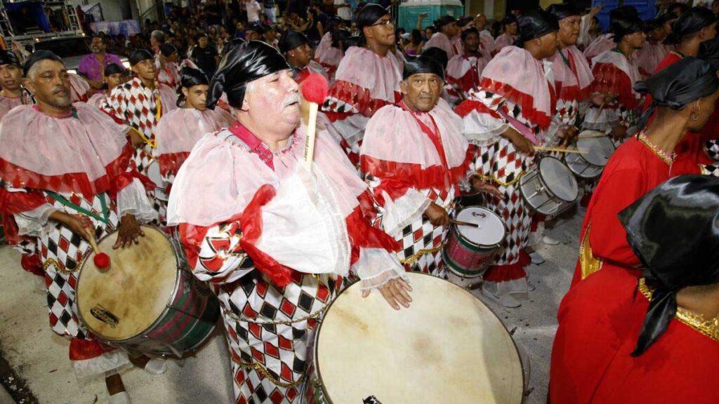 Com clássico dos anos 2000, Império do Morro faz tributo às mulheres 2 imperio2