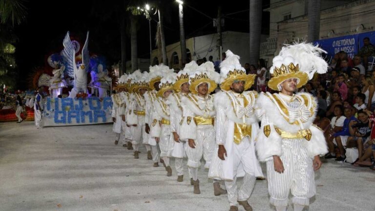 Com desfile empolgante Major Gama exalta influência feminina e se candidata ao título
