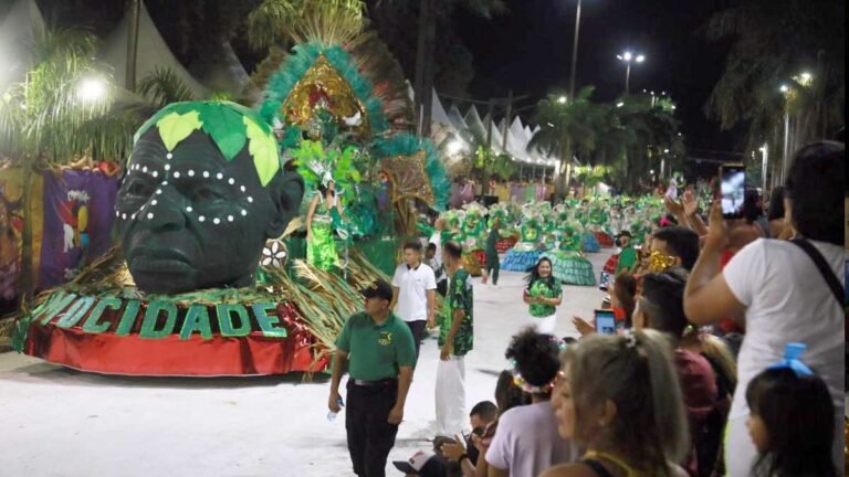 Mocidade da Nova Corumbá canta a esperança e orixá da Saúde