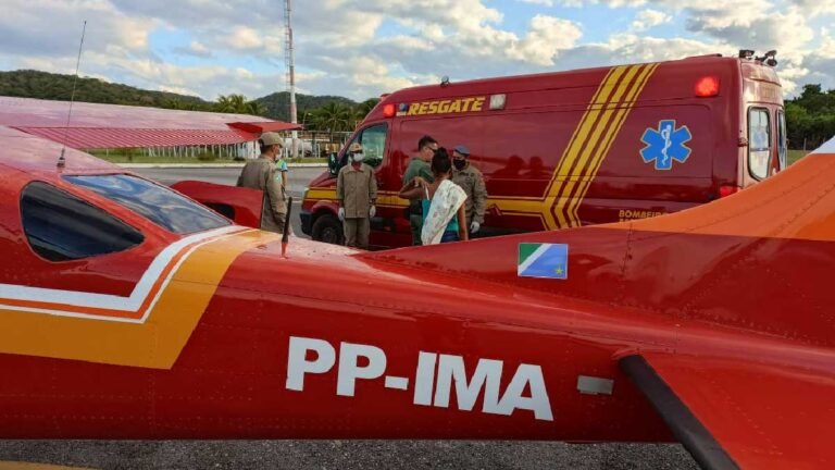 Bombeiros socorrem bebê debilitado em aldeia indígena no Pantanal