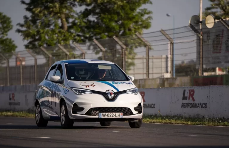 Carro movido a eletricidade, esterco e hidrogênio bate recorde mundial de autonomia