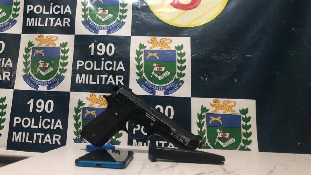 Leia mais sobre o artigo PM recupera celular roubado e apreende réplica de arma de fogo na parte alta de Corumbá