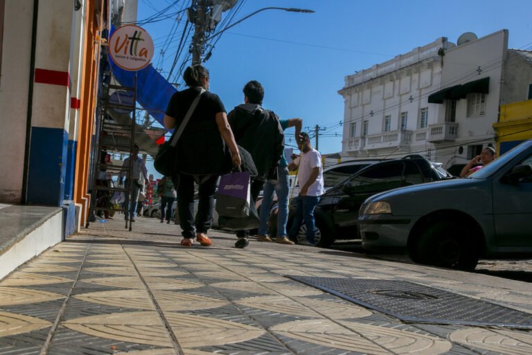 Procon realiza pesquisa e encontra variação de até 70% nos presentes para o Dias das Mães