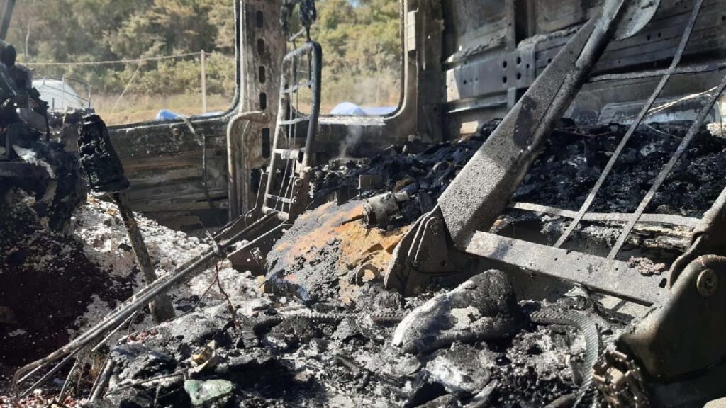Bombeiros combatem incêndio em cabine de carreta na Agesa | vídeo 2 fogo carreta2