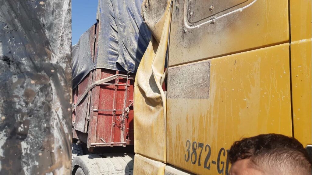 Bombeiros combatem incêndio em cabine de carreta na Agesa | vídeo 3 fogo carreta3