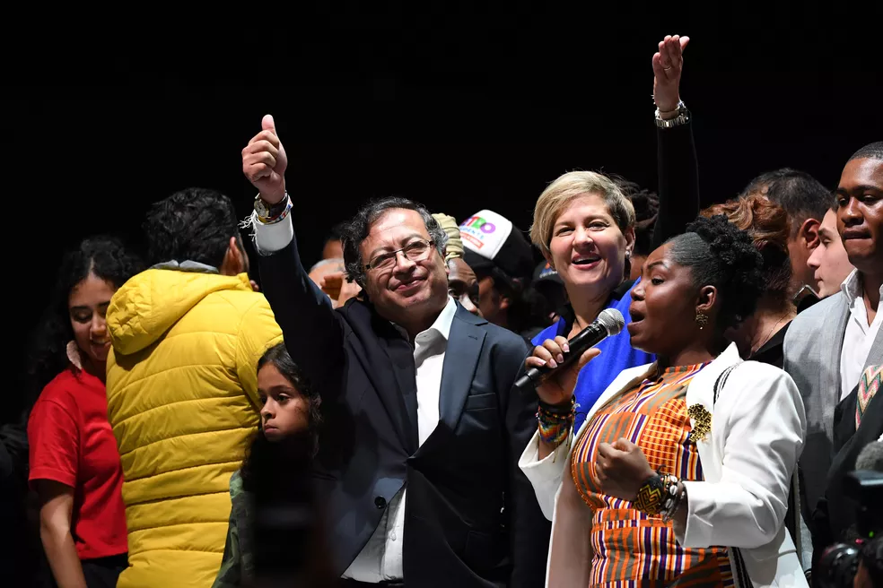 Leia mais sobre o artigo Gustavo Petro se torna o primeiro presidente de esquerda da Colômbia