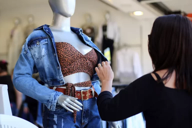 Dia Livre de Impostos: Nesta quinta-feira, descontos de até 70% em lojas e gasolina a R$ 4,35 o litro