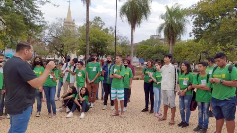 Alunos de Escola Estadual realizam eletiva “Turistar é geografar: pé na estrada!” em Corumbá