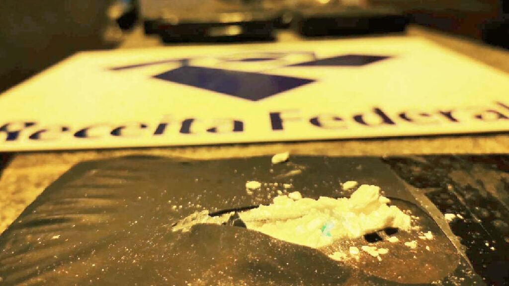 Brasileira é presa ao tentar atravessar fronteira com 8 quilos de cocaína 2 droga fronteira2
