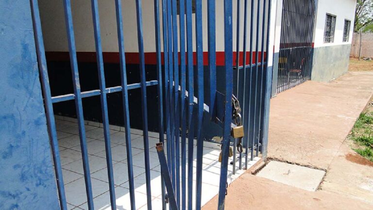 Idoso é detido após invadir escola armado com facão e ameaçar alunos em Ladário