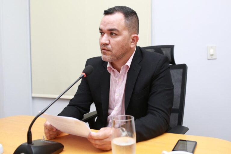 Vereador reforça a necessidade de pavimentação da Rua República do Paraguai