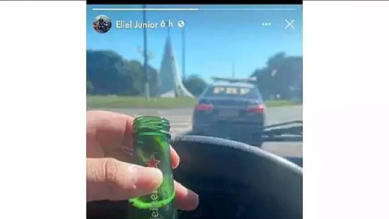 Homem posta foto com cerveja no volante leva bronca de PRF