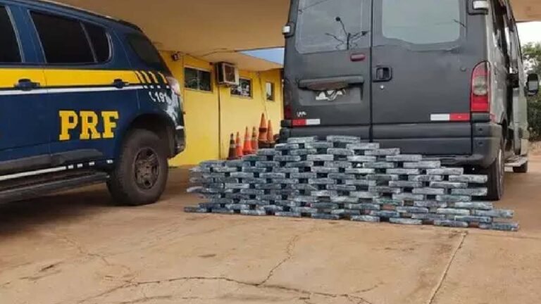 Família sai de Corumbá com van carregada com R$ 18 milhões em cocaína e acaba presa pela PRF