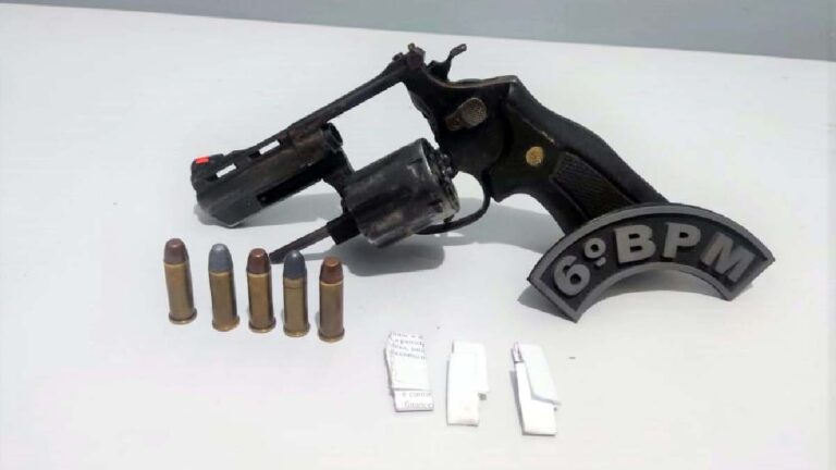 Ao ver viatura, homem foge abandonando revólver e entorpecentes no Dom Bosco