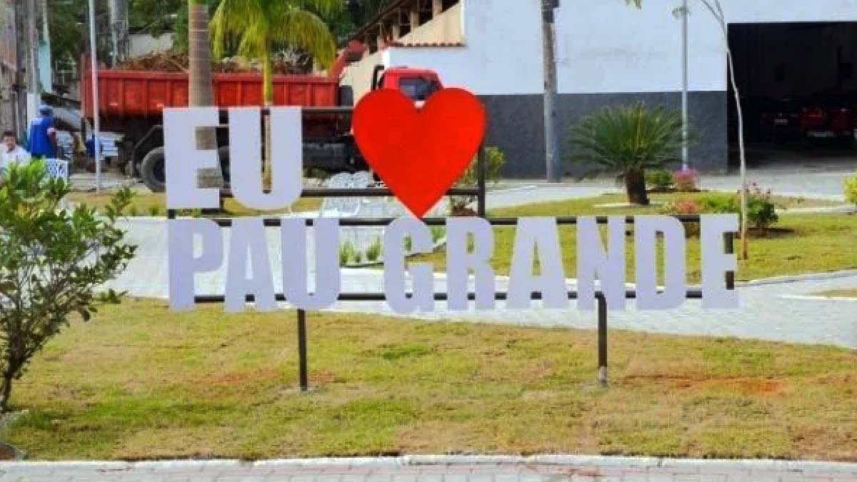 Você está visualizando atualmente “Eu amo Pau Grande”: letreiro em distrito onde Garrincha nasceu no RJ viraliza na Web