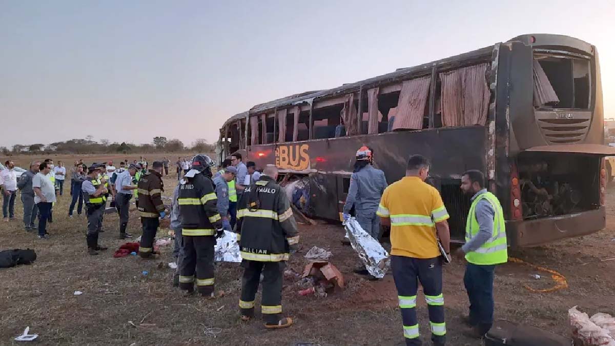 Leia mais sobre o artigo Duas pessoas morreram e 20 ficam feridas em acidente com ônibus que saiu de Corumbá para SP