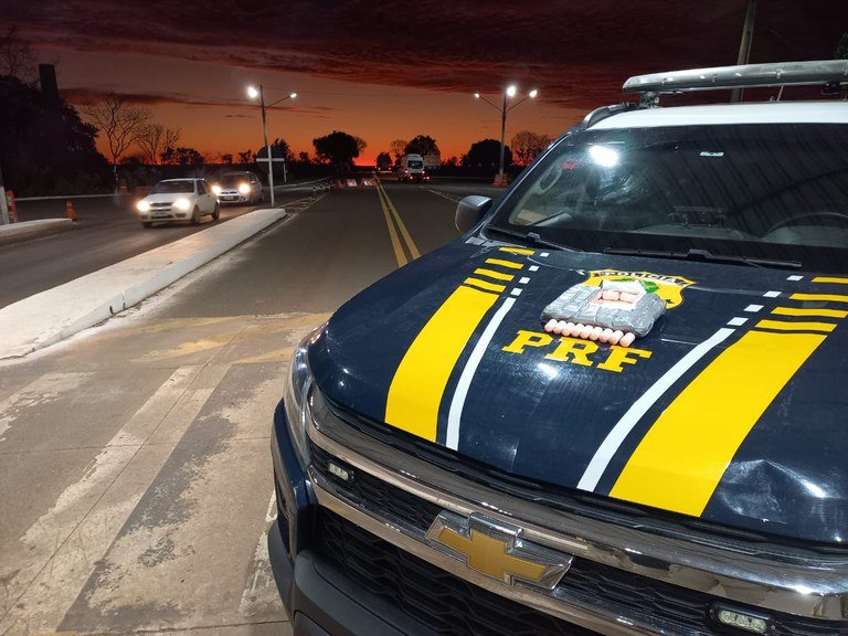 Estrangeiro é flagrado com 1.3 Kg de cocaína preso ao corpo em ônibus que saiu de Corumbá