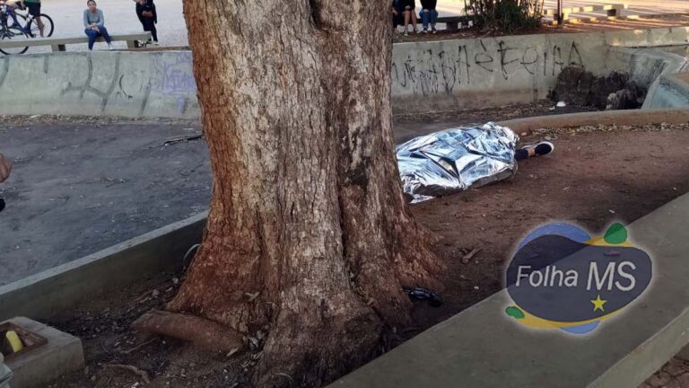 Mulher comete suicídio em praça pública no centro de Corumbá