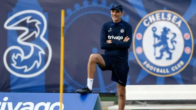 Técnico do Chelsea curte dia de folga ao lado da namorada corumbaense