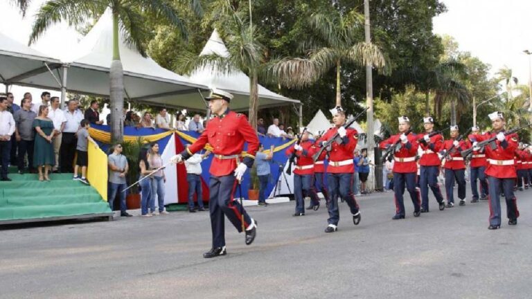Ato cívico-militar e desfile celebram 200 anos da Independência do Brasil