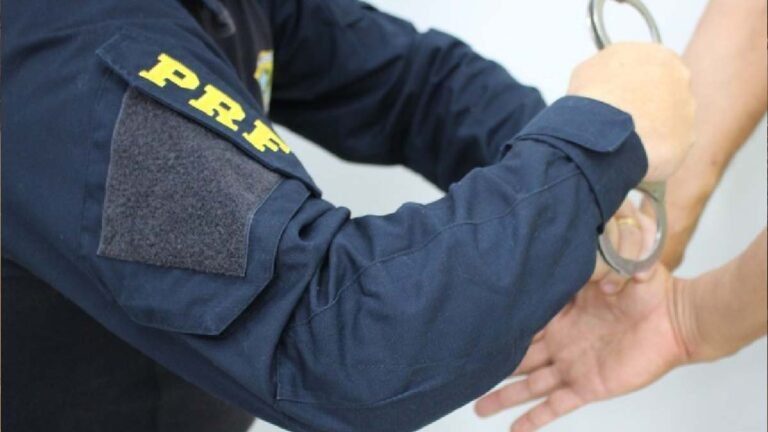 Homem é preso em carro da Prefeitura de Corumbá acusado de compra de votos